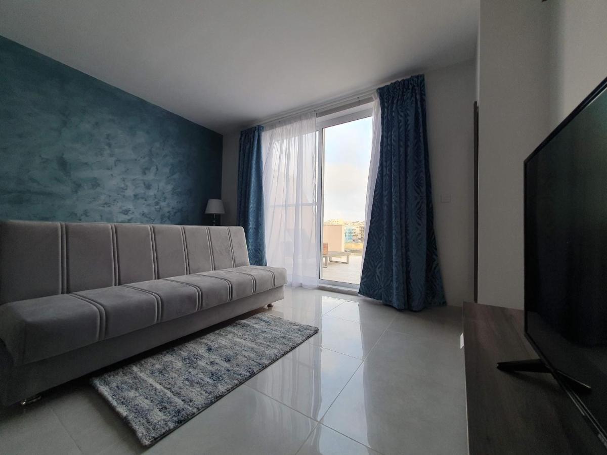 Marbella Holiday Apartments - Seafront - Wifi Марсаскала Экстерьер фото