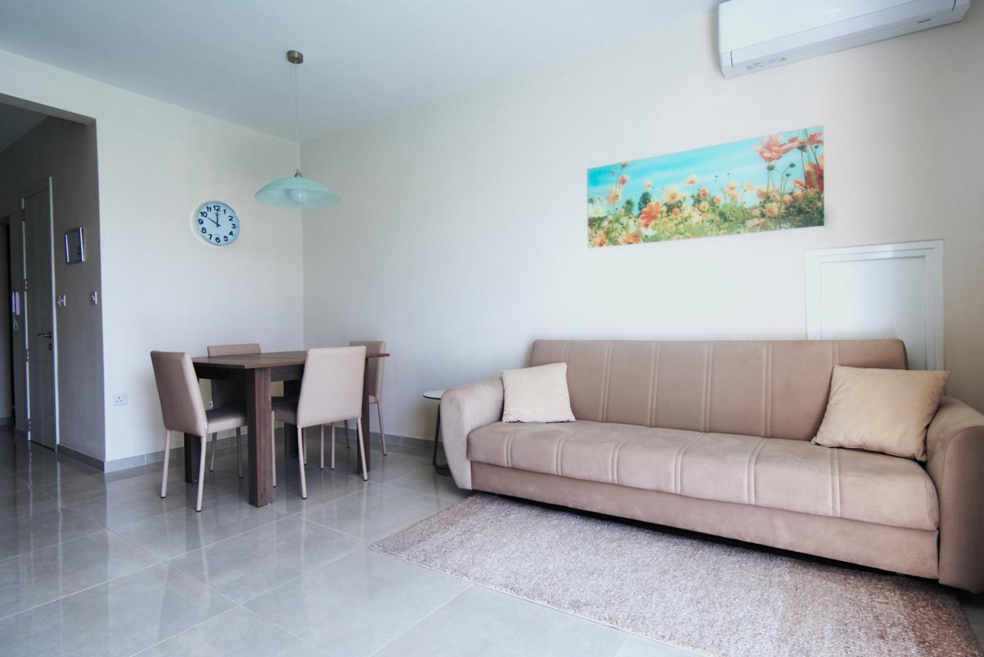 Marbella Holiday Apartments - Seafront - Wifi Марсаскала Экстерьер фото