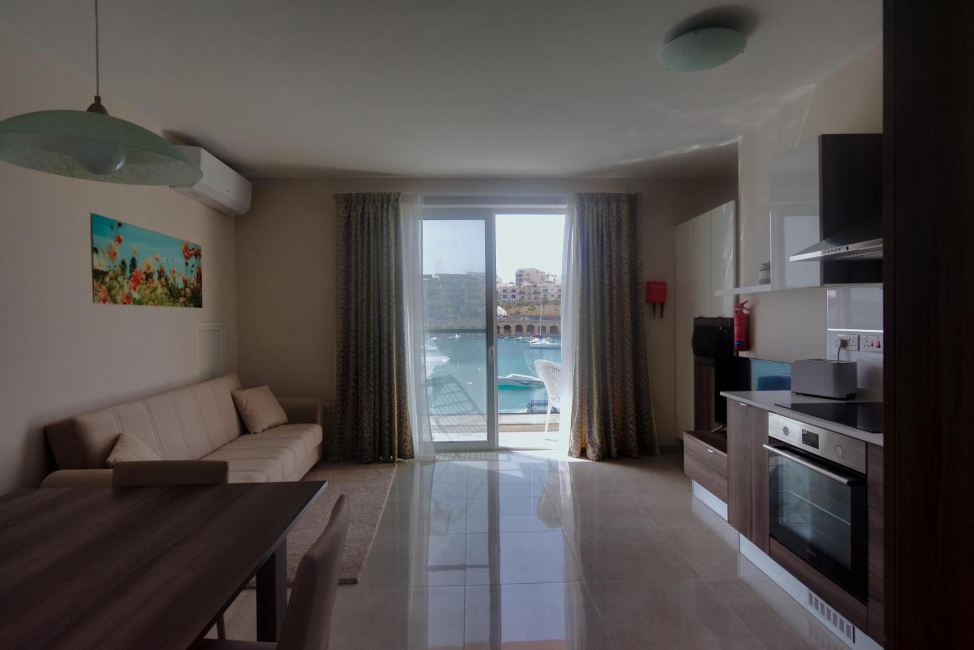 Marbella Holiday Apartments - Seafront - Wifi Марсаскала Номер фото
